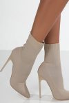 Solid-Color-Pointed-Toe-Knitted-Boots-1